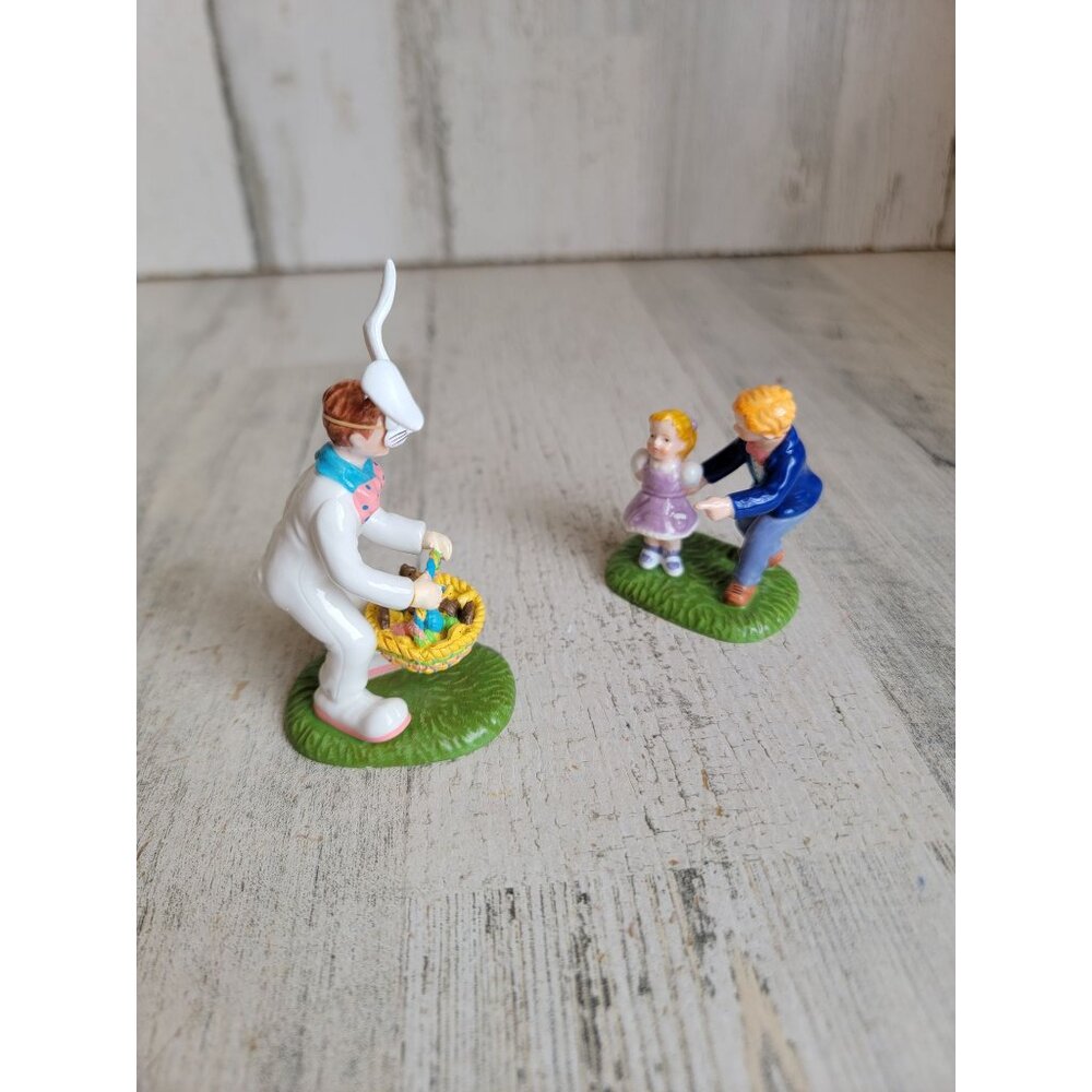 Dept 56 55164 it's the Easter Bunny snow original Xmas home decor set